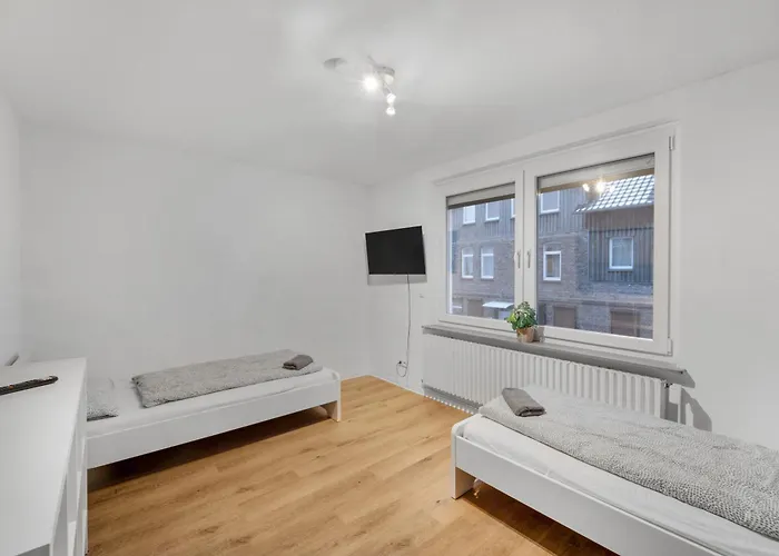 Moderne Wohnung Mit Garten & Kueche