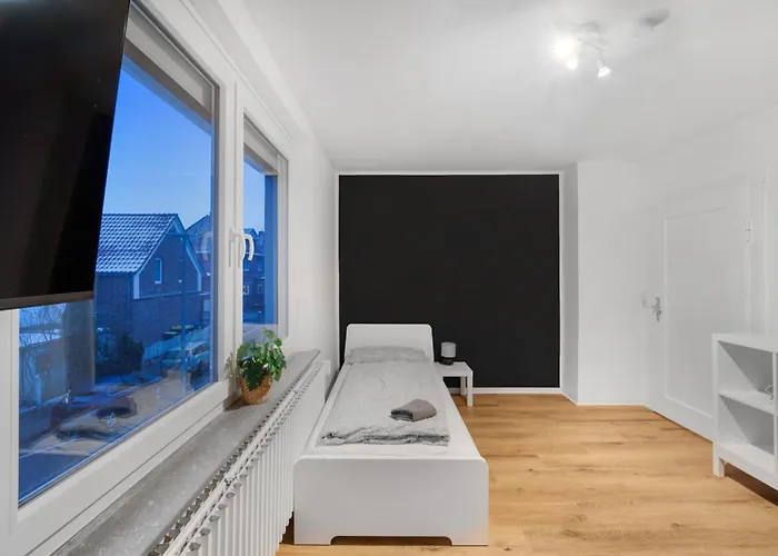 Moderne Wohnung Mit Garten & Kueche