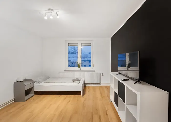 Moderne Wohnung Mit Garten & Kueche